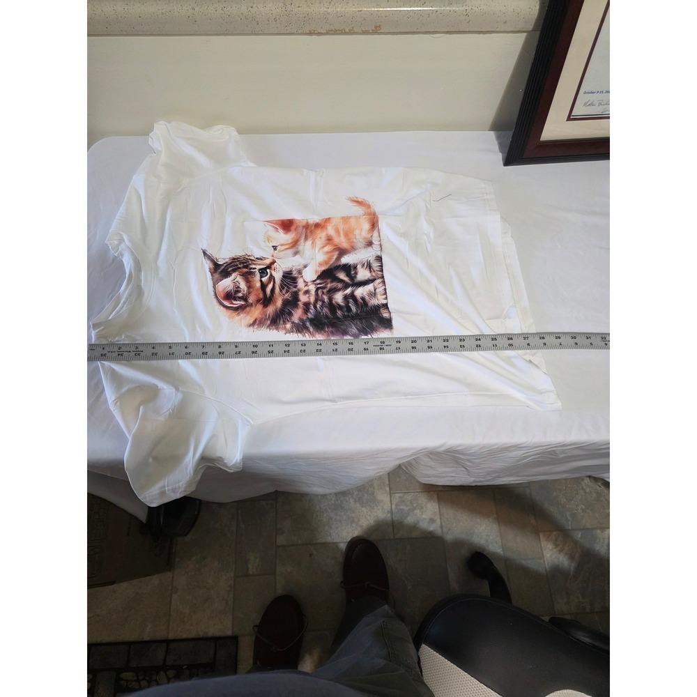 Womens White Kitten Graphic Crew Neck T-Shirt,Short Sleeve Polyester Size Medium - Picture 4 of 5